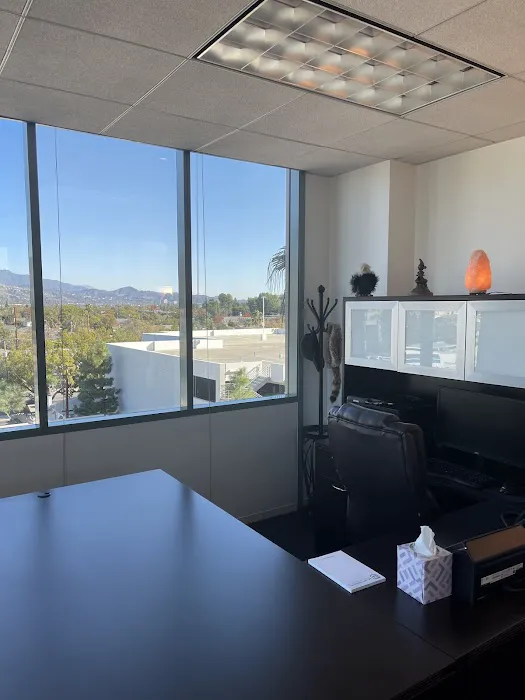 LA LAW CENTER, PC 6