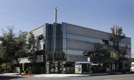 LA LAW CENTER, PC
