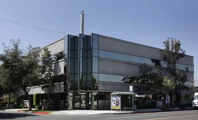 LA LAW CENTER, PC