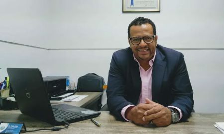 ABOGADO Y NOTARIO SALVADOREÑO