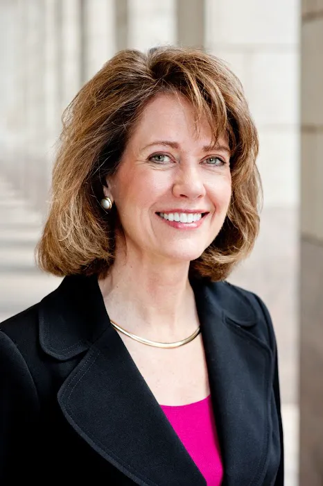 Jennifer Bisset 0