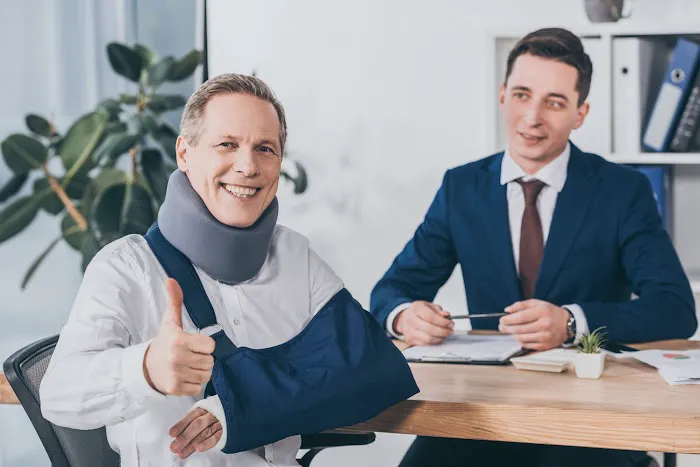 Tus Abogados de Accidentes de Auto y Trabajo 6