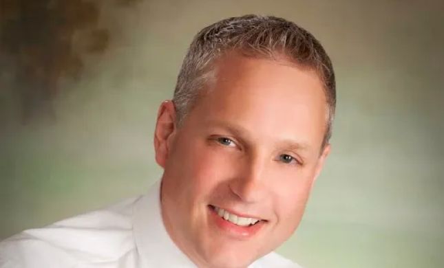 Chase Dennis R