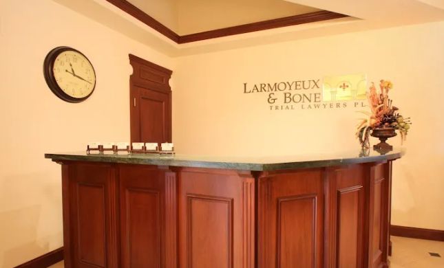 Larmoyeux & Bone
