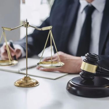 Top-Rated Business Lawyers for Contracts: Expert Legal Services for Your Business