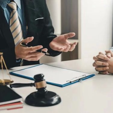 Experienced Attorneys for Contract Review in the USA | Safeguard Your Agreements
