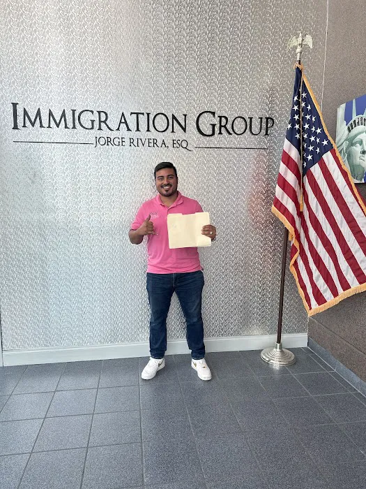 Abogado de Inmigración Jorge Rivera 3