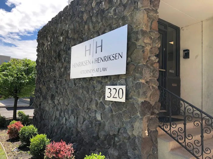Henriksen & Henriksen 8