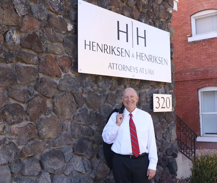Henriksen & Henriksen 6
