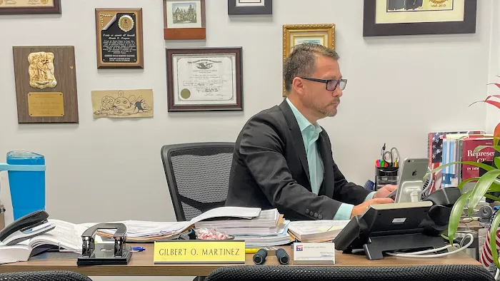 Gilbert Martinez, Abogado de Inmigración 4