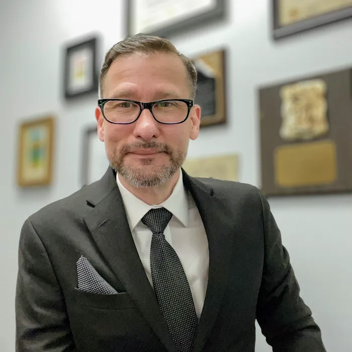 Gilbert Martinez, Abogado de Inmigración 5
