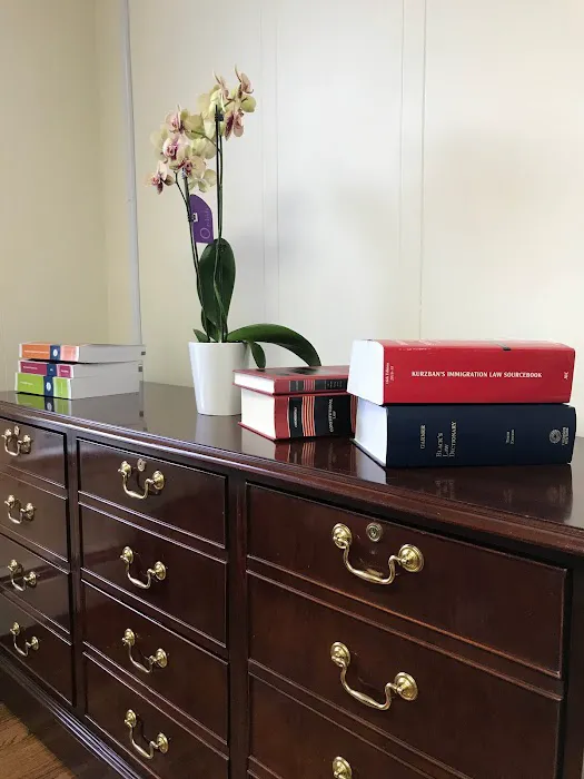 Law Office of Neda Rosales-Chavez Esq. Abogada De Inmigración 3