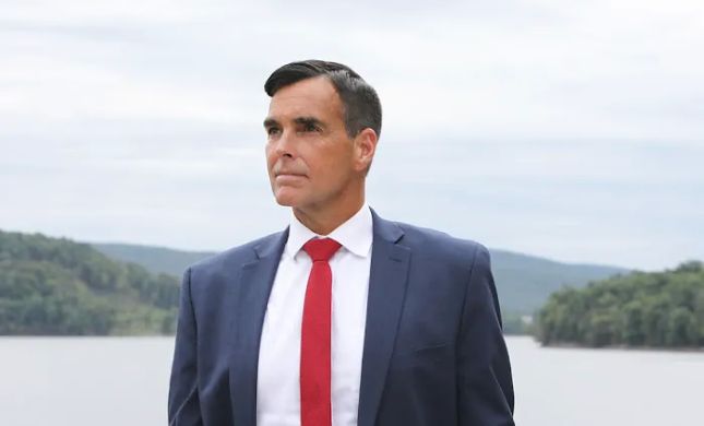 Robert W Munley III