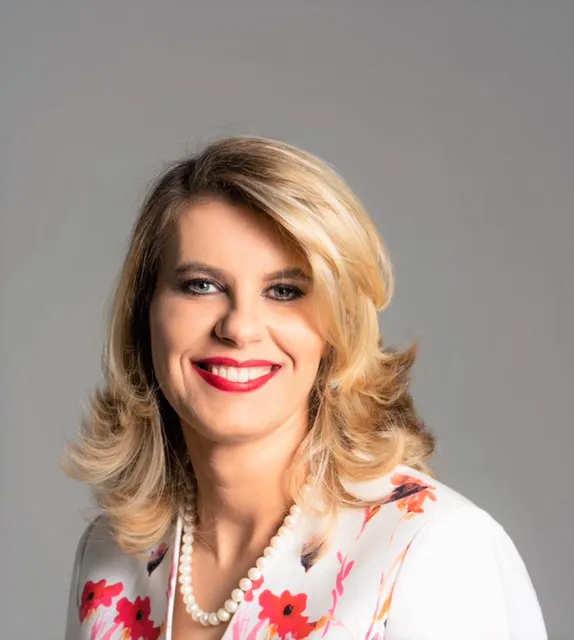 Attorney Iara Quadros - IQ Law Group 4