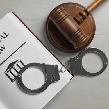 When Do You Need a Criminal Defense Lawyer? Detailed Guide with Real-Life Insights