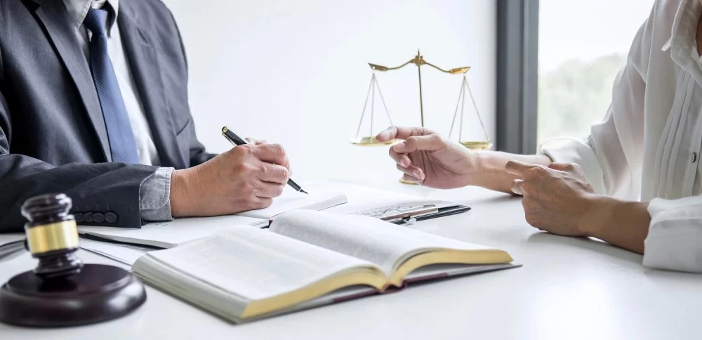 Top-Rated Business Lawyers for Contracts: Expert Legal Assistance for Businesses