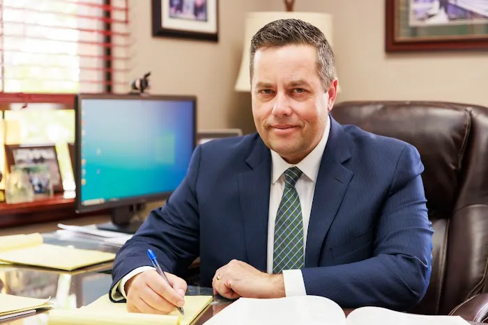 Abogado De Accidentes De Auto Jared Everton, Esq. 8