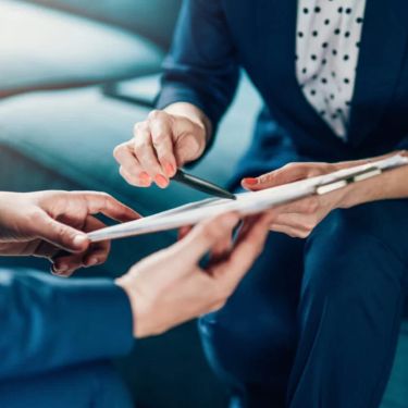 How to Find the Best Law Firms for Contract Law: Expert Advice and Real Cases