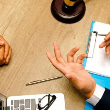 How to Choose Top Corporate Lawyers for Startup Funding Success