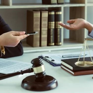 How to Hire the Right Criminal Defense Attorney for Your Case