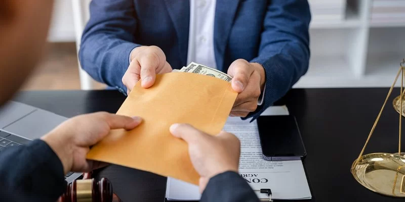 What to Do if Your Lawyer Pressures You to Accept a Low Settlement