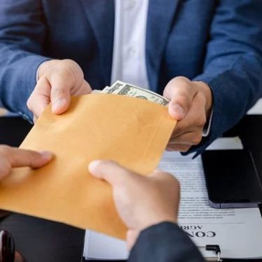 What to Do if Your Lawyer Pressures You to Accept a Low Settlement