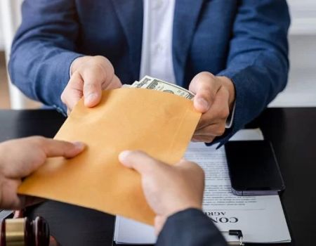 What to Do if Your Lawyer Pressures You to Accept a Low Settlement