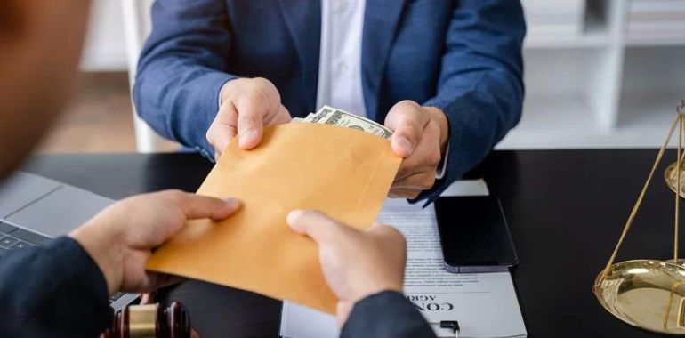 What to Do if Your Lawyer Pressures You to Accept a Low Settlement