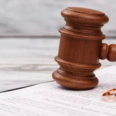 How Courts Handle Division of Debts in Divorce Cases: Legal Insights for Fair Settlements