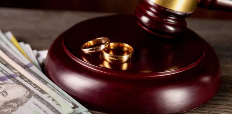 How Courts Handle Division of Debts in Divorce Cases