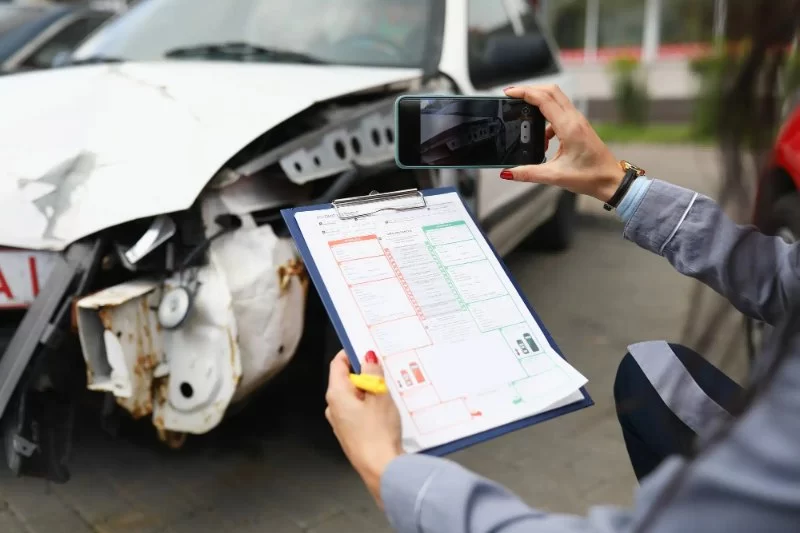 How to Handle Uninsured or Underinsured Motorist Claims: A Complete Guide