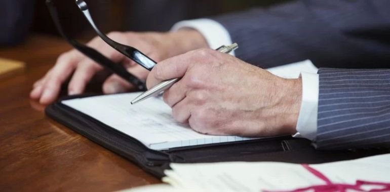 Can a Handwritten Will Be Enforced in Court? Learn the Requirements and Legal Insights