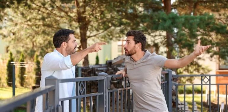 How to Handle a Boundary Dispute With a Neighbor – Expert Tips for Resolution