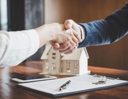 The Role of Real Estate Lawyers in Closing Transactions
